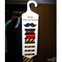 Kaklaraiščių kabykla su rišimo instrukcija